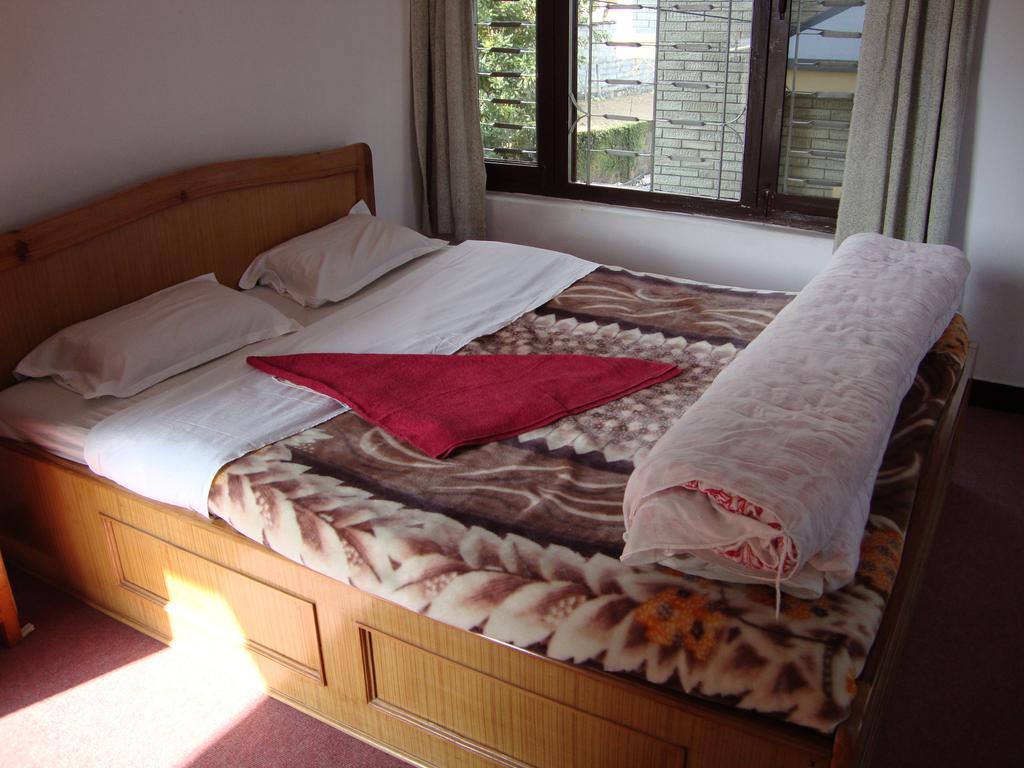 New Summit Guest House Похара Стая снимка